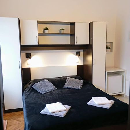 Rooms Helena Krk Town Esterno foto