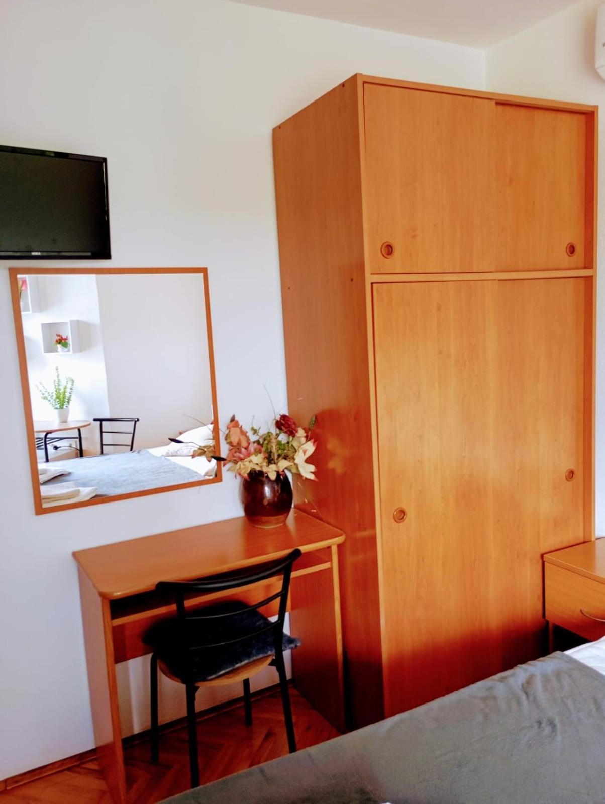Rooms Helena Krk Town Esterno foto