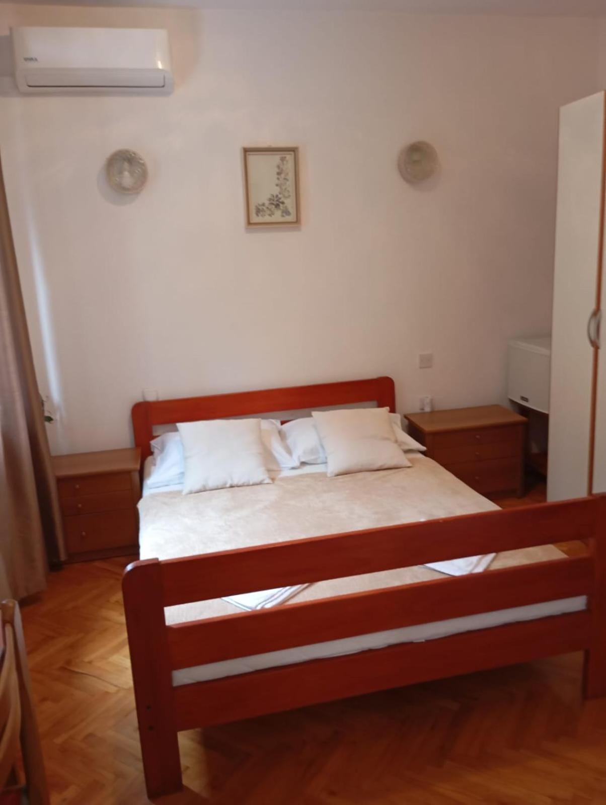 Rooms Helena Krk Town Esterno foto