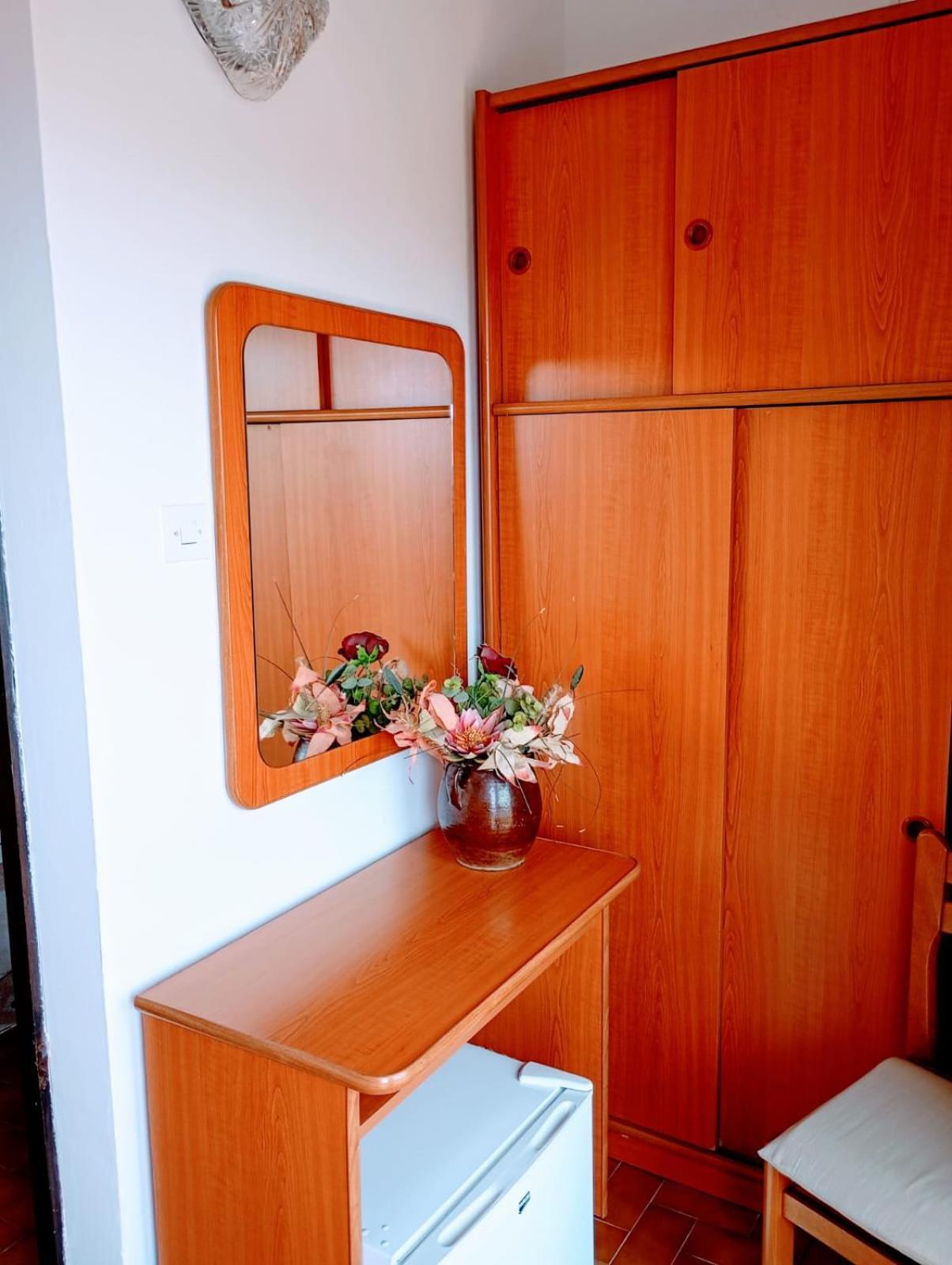 Rooms Helena Krk Town Esterno foto
