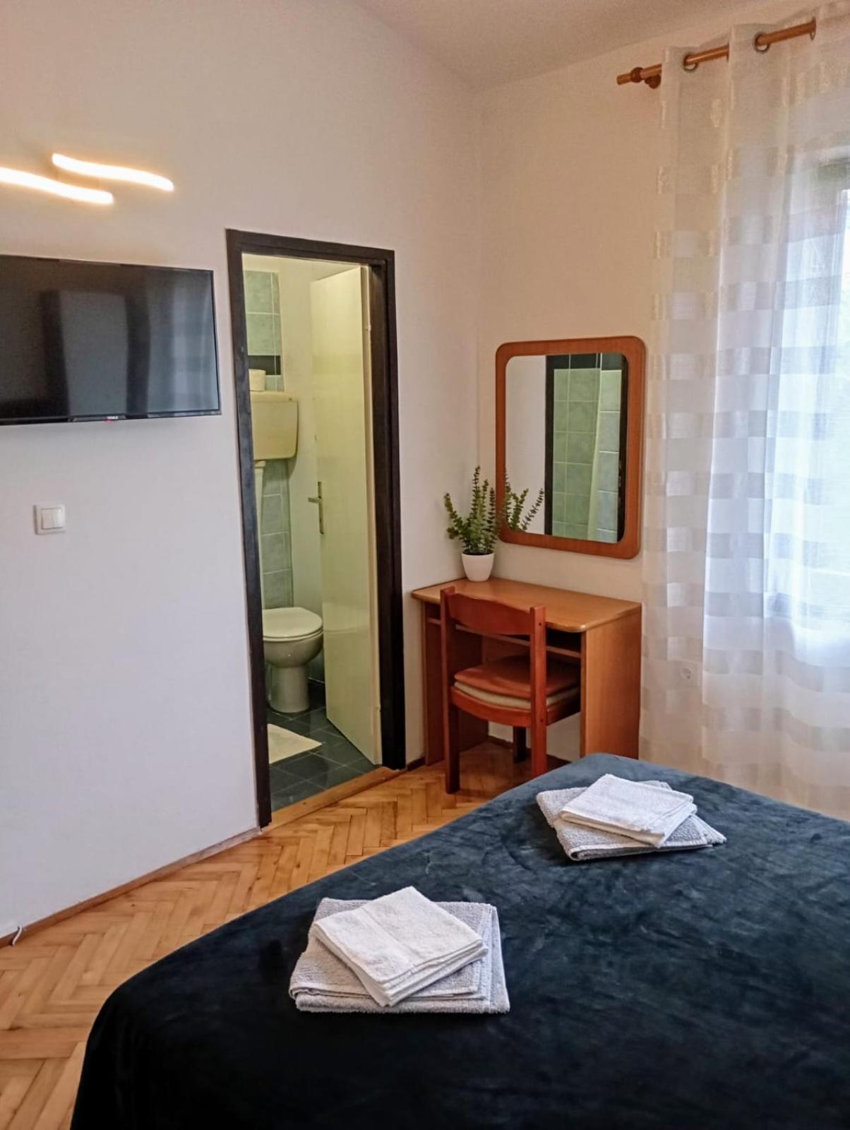 Rooms Helena Krk Town Esterno foto